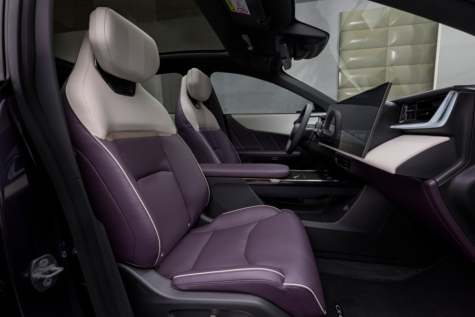 SMALL_Mazda_CX_6e_Germany int (18)